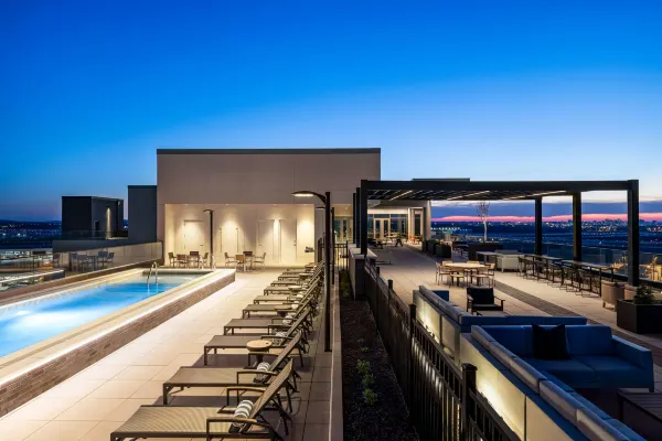 Hilton Nashville Airport rooftop pool